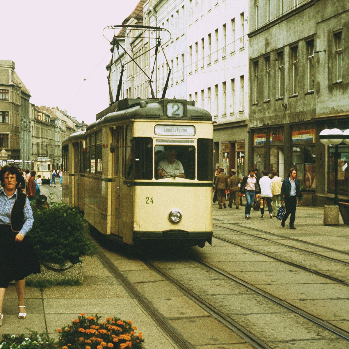 15. Mai 1985, Straßenbahn in Görlitz, Einrichtungs-Tw 24, VEB Waggonbau Gotha 1965, ex Halle/S. Nr.756, seit 1980 in Görlitz, 1992 verschrottet.