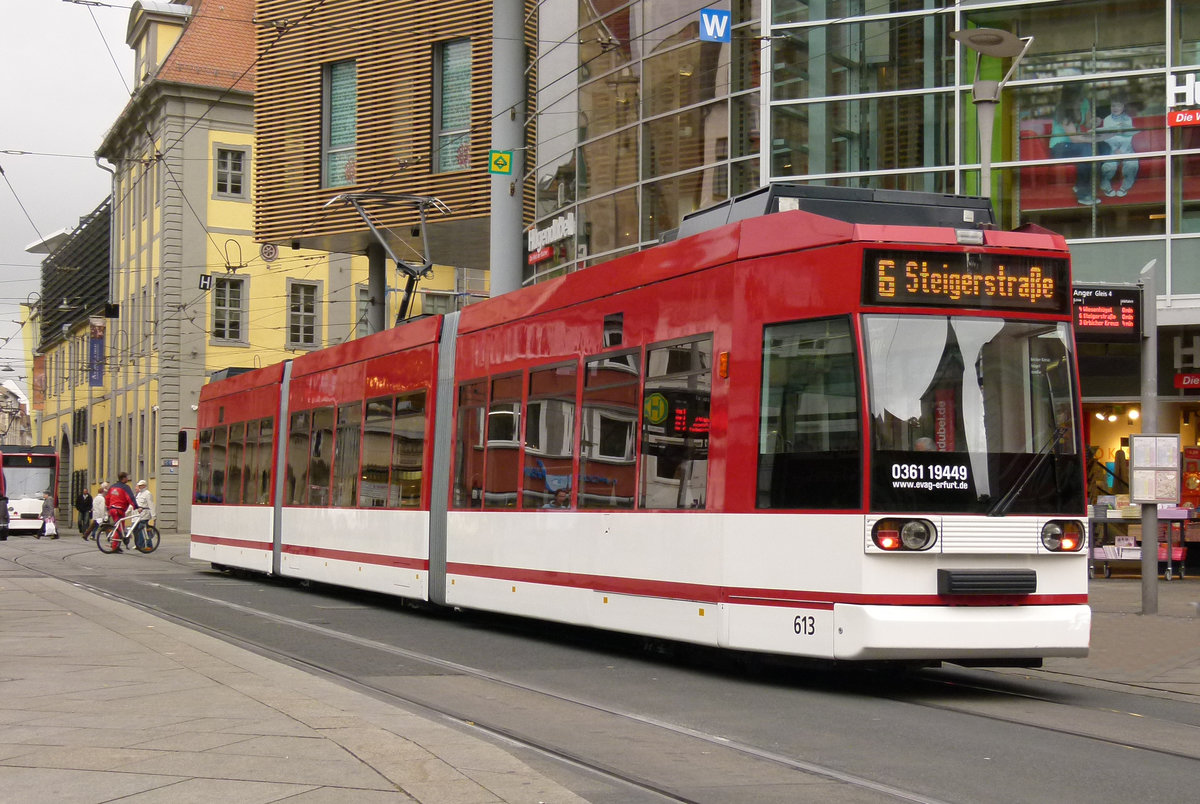 15. Oktober 2012, Erfurter Verkehrsbetriebe, Wagen MGT6DE Nummer 613 auf der Linie 6. 
