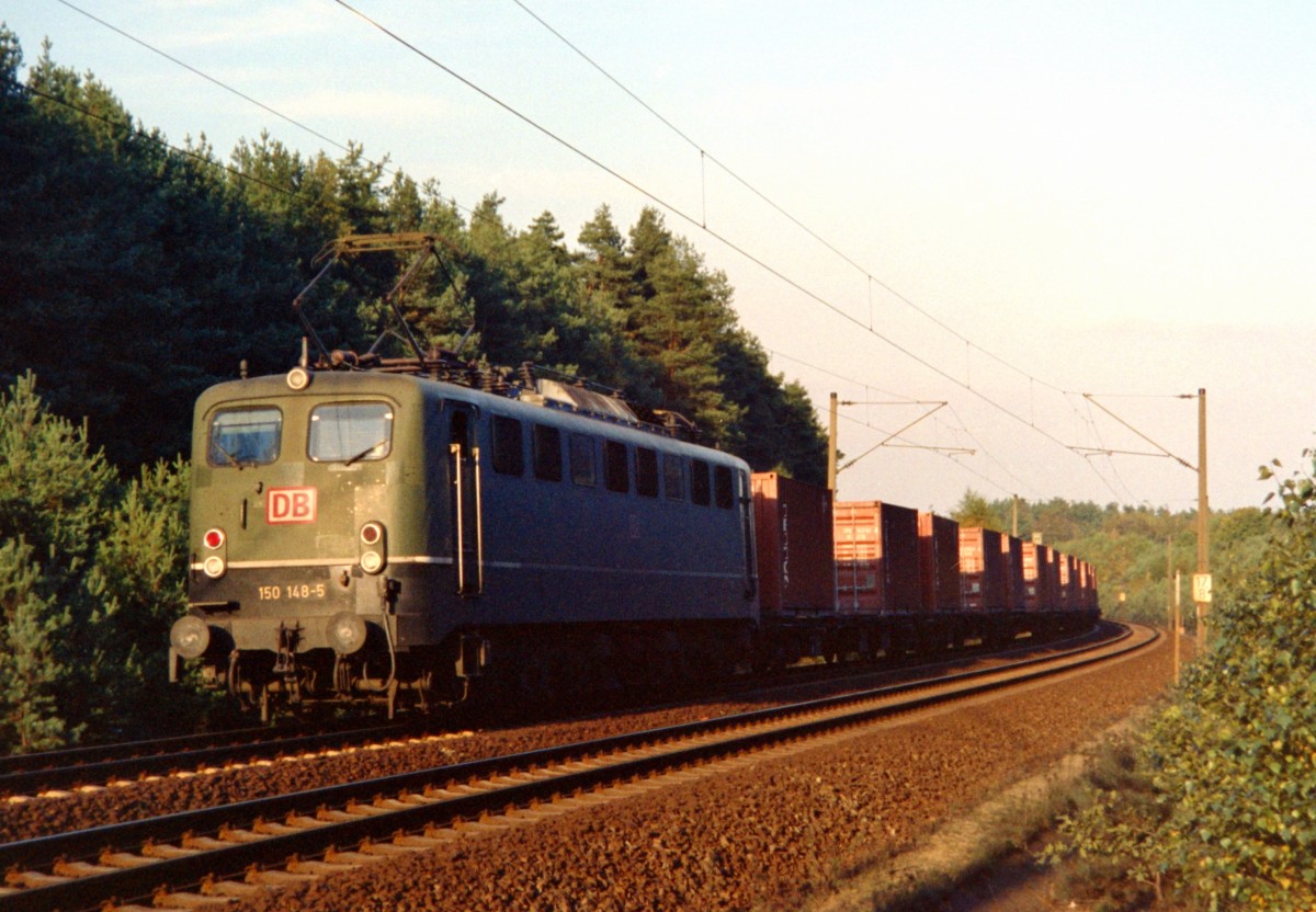 150 148 mit Gterzug Richtung Buchholz (Nordheide) am 08.10.1996 zwischen Maschen Rbf und Jesteburg