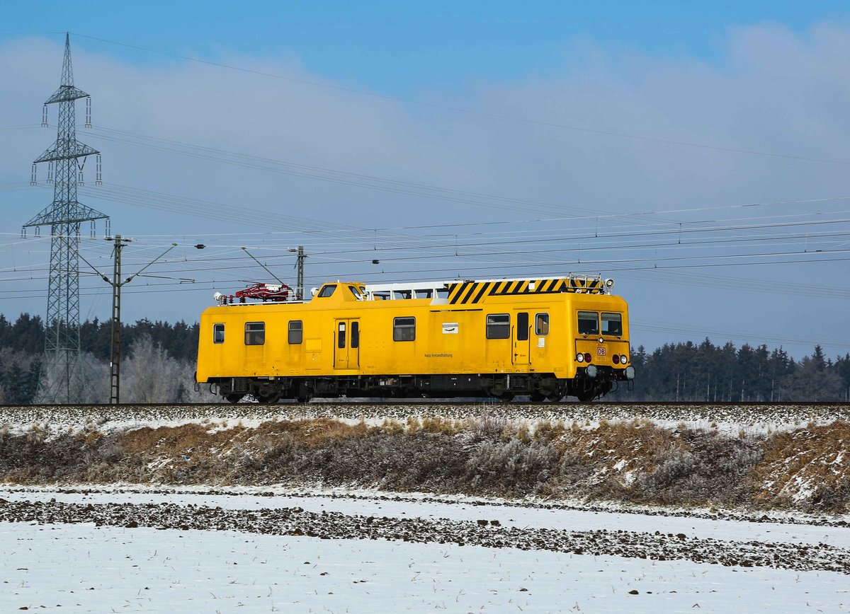 15.01.2021 ist der erste Tag des Jahres der zum Bahnspechten einlädt. Gleich als erstes kommt diese interessante und seltene Gefährt vorbei. Schöne Stellen gibt es zwischen Badham und Zorneding.