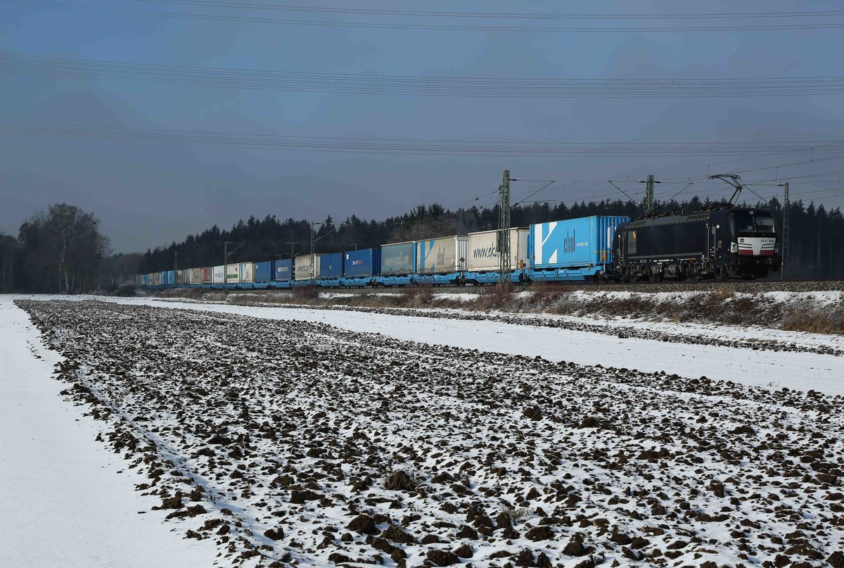 15.01.2021 ist der erste Tag des Jahres der zum Bahnspechten einlädt. Sonne und Wolken erschweren das Lichten. . Schöne Stellen gibt es zwischen Badham und Zorneding.