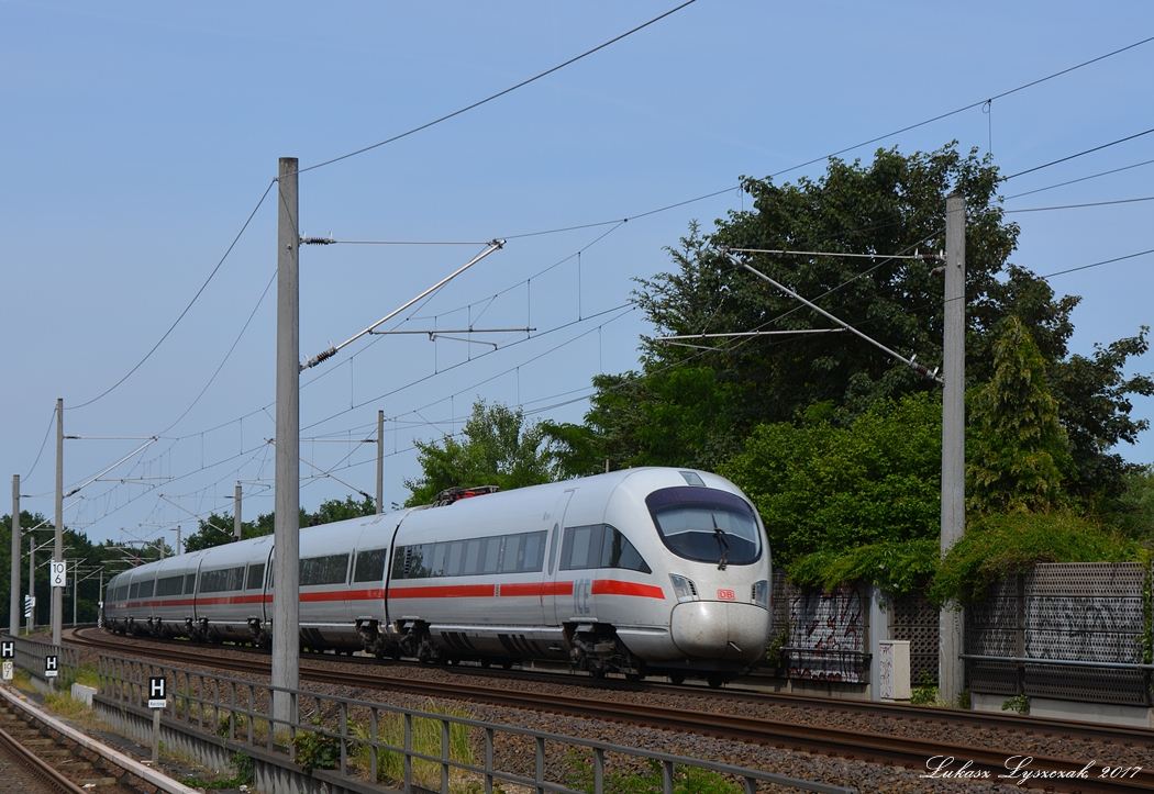 15.06.2017, Berlin, BR 411 (ICE T) befährt entlang des S-Bahnhofs Osdorfer Straße.