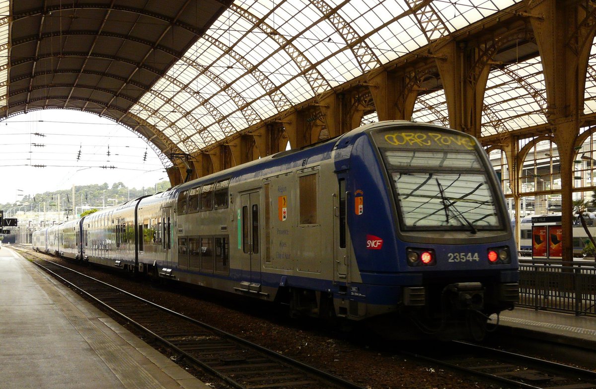 15.09.2009: Hauptbahnhof Nizza, Doppelstock-Triebzug Baureihe 235