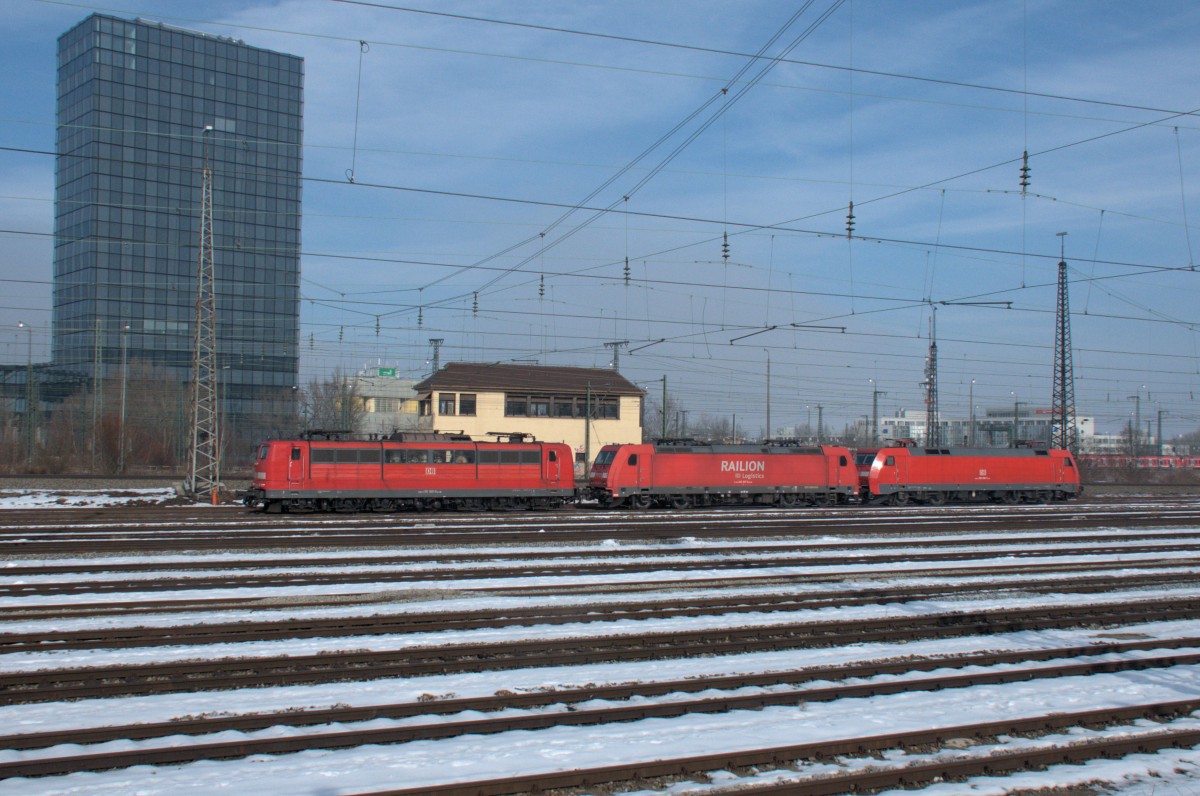 151 001 & 185 307 & 152 108 am 14.02.15 in München Ost Rangierbahnhof (vom S-Bahnsteig `Berg-am-Laim´)