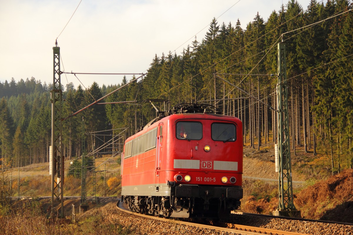 151 001-5 DB Schenker im Frankenwald bei Steinbach am 12.11.2014.