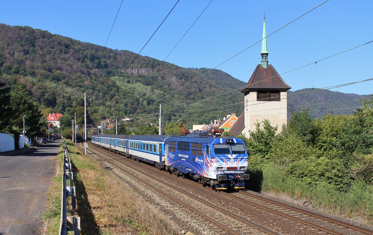 151 006 (E499 2006) mit dem R 607 zu sehen am 21. 09.19 in Vanov.
