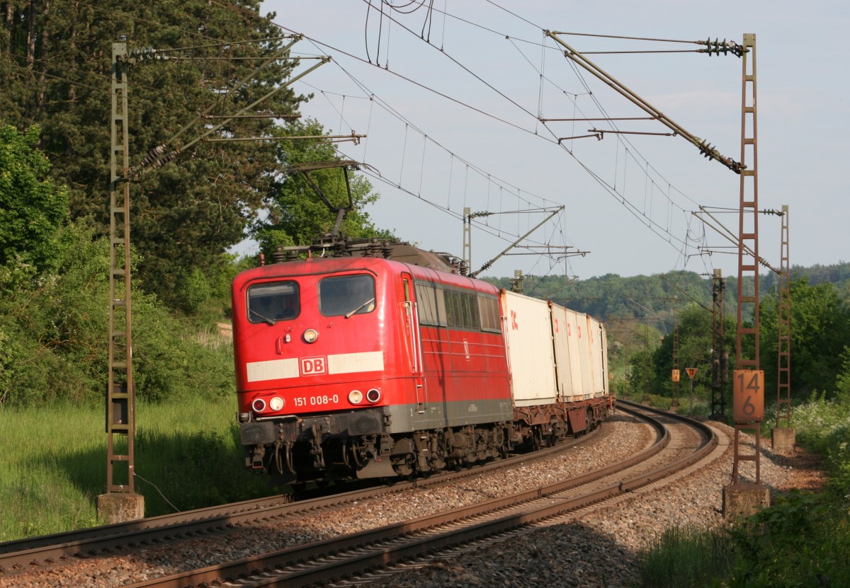 151 008 mit KT 50330 (Burghausen Wackerwerk–Maschen Rbf) am 19.05.2014 zwischen Undorf und Deuerling