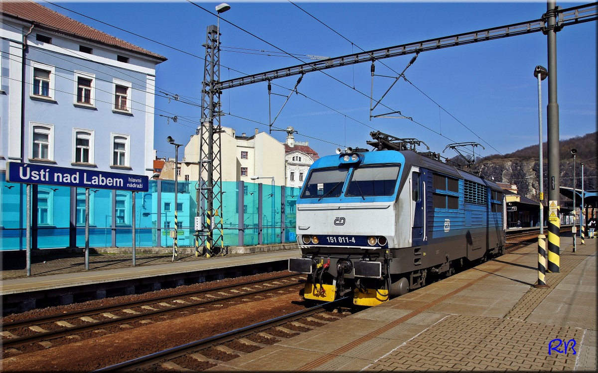 151 011 als Lz im Bahnhof von Usti nad Labem. 18.03.2016