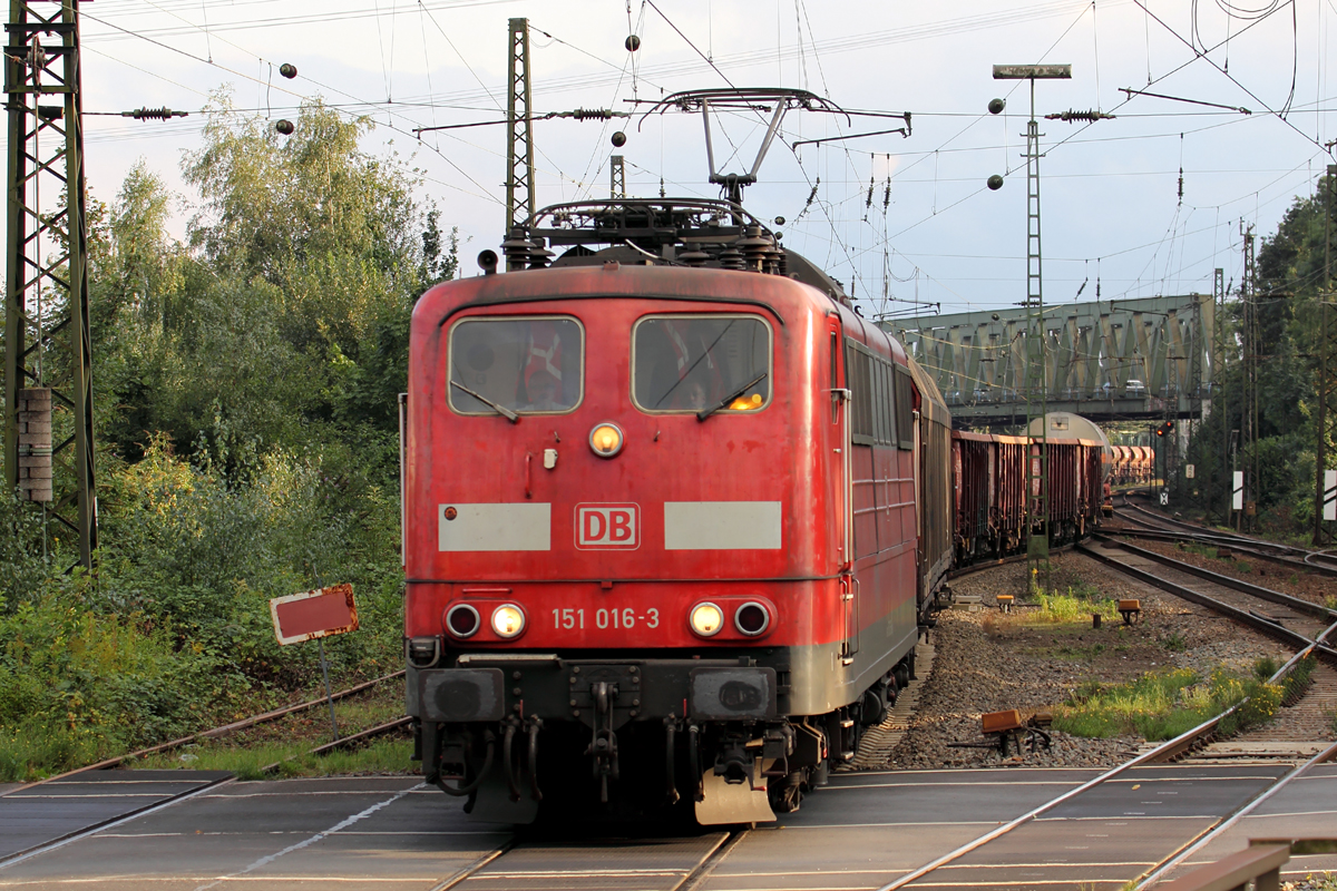 151 016-3 durchfährt Recklinghausen-Süd 23.9.2015