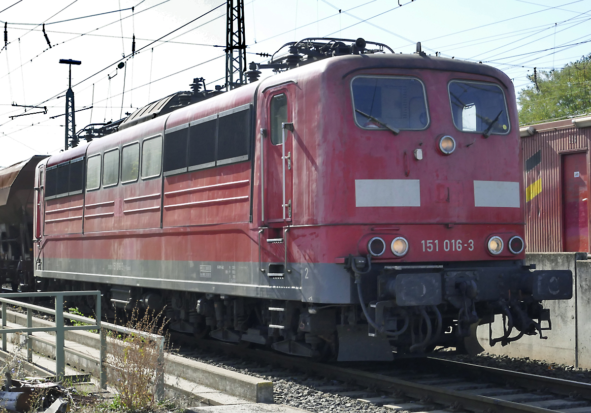 151 016-3 mit Schüttgutwagen in Koblenz-Lützel - 13.09.2018