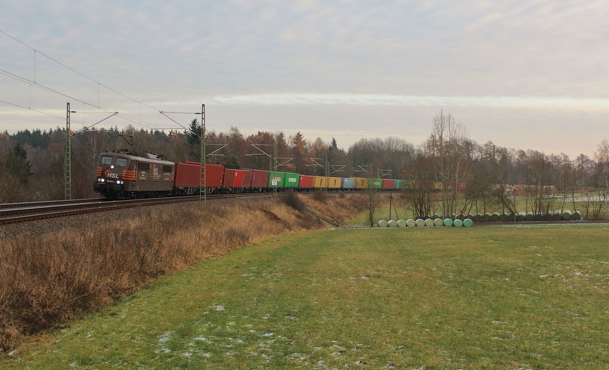 151 017-1 (HSL) mit DGS 52651 am 07.12.16 in Oberjößnitz.