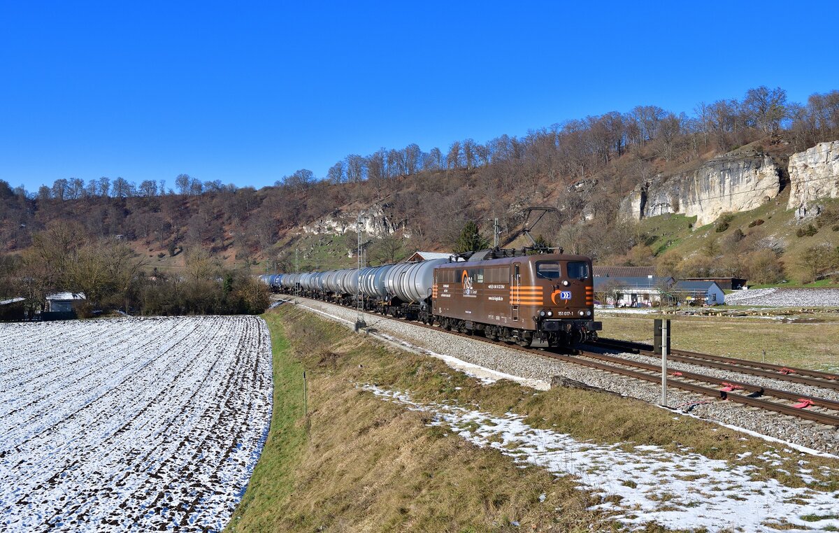151 017 mit DGS 45630 am 08.02.2023 bei Hagenacker.