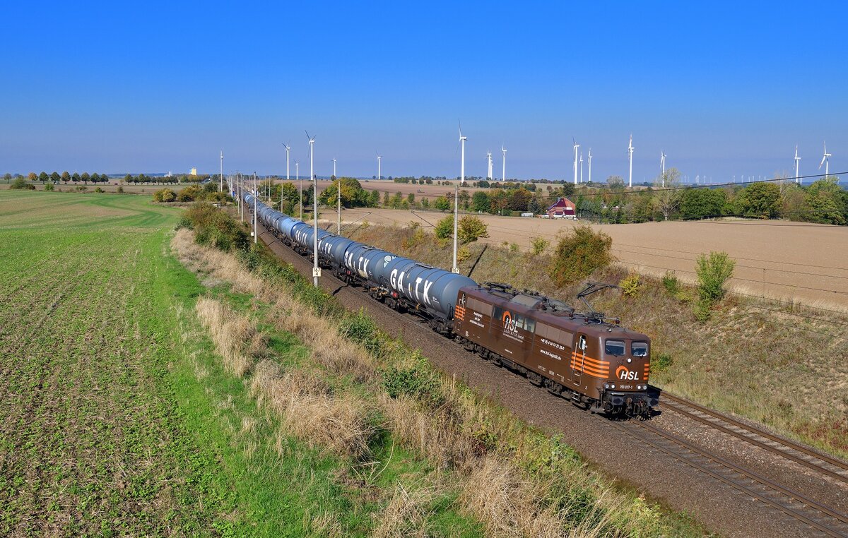 151 017 mit einem Kesselzug am 30.09.2022 bei Ovelgünne.