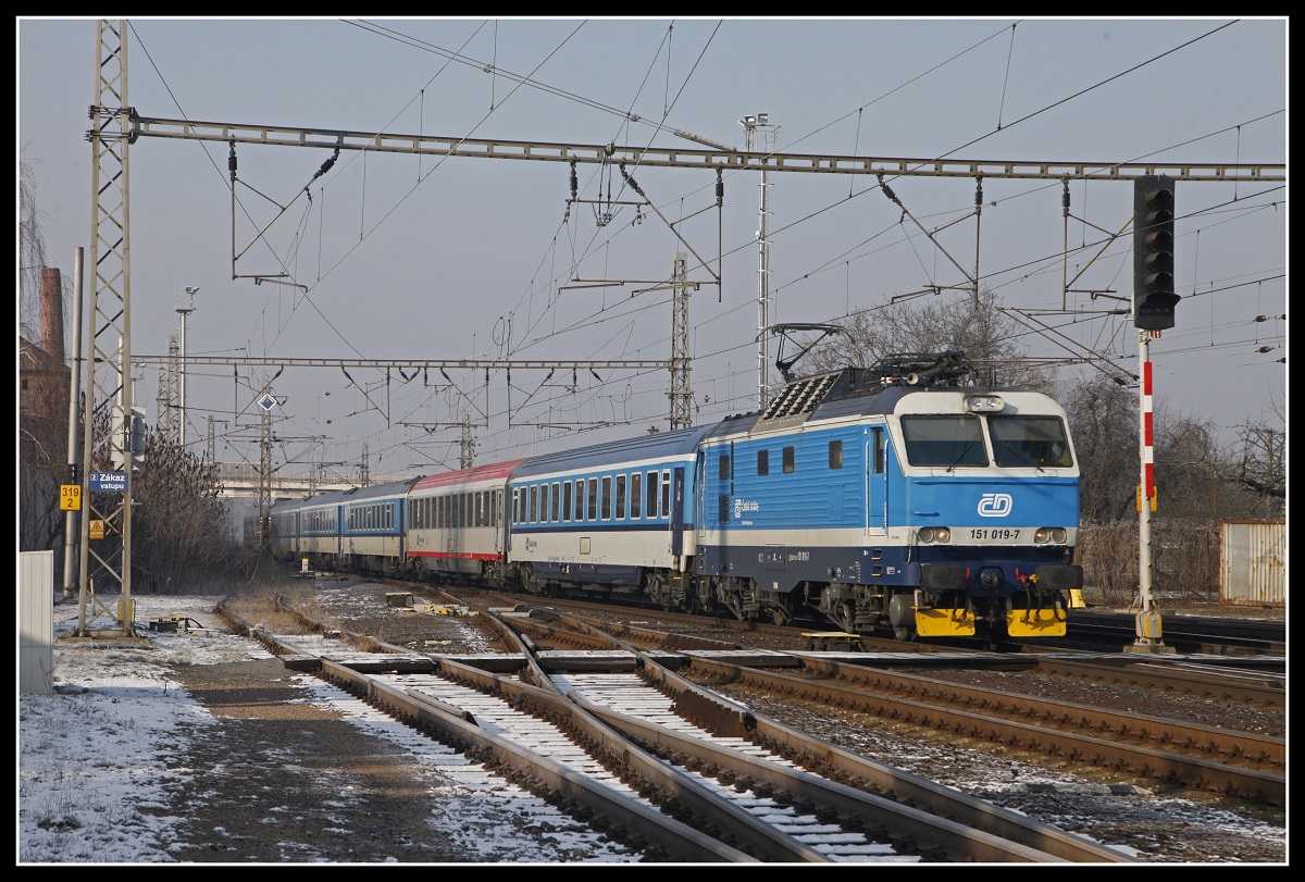 151 019 in Prelouc am 22.01.2019.