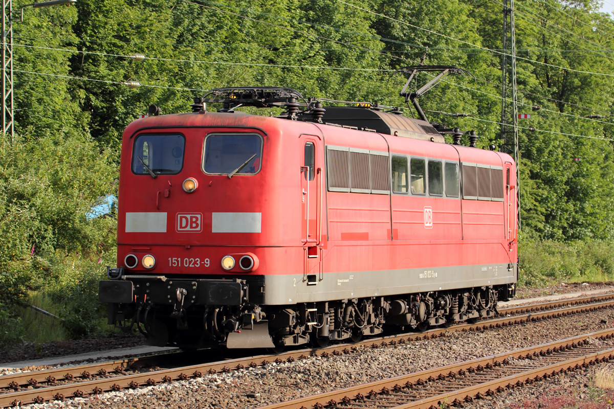 151 023-9 durchfährt Recklinghausen 9.6.2015