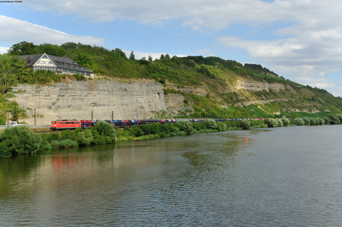 151 023-9 mit einem Autotransportzug Richtung Gemünden(Main) bei Retzbach-Zellingen, 23.07.2015