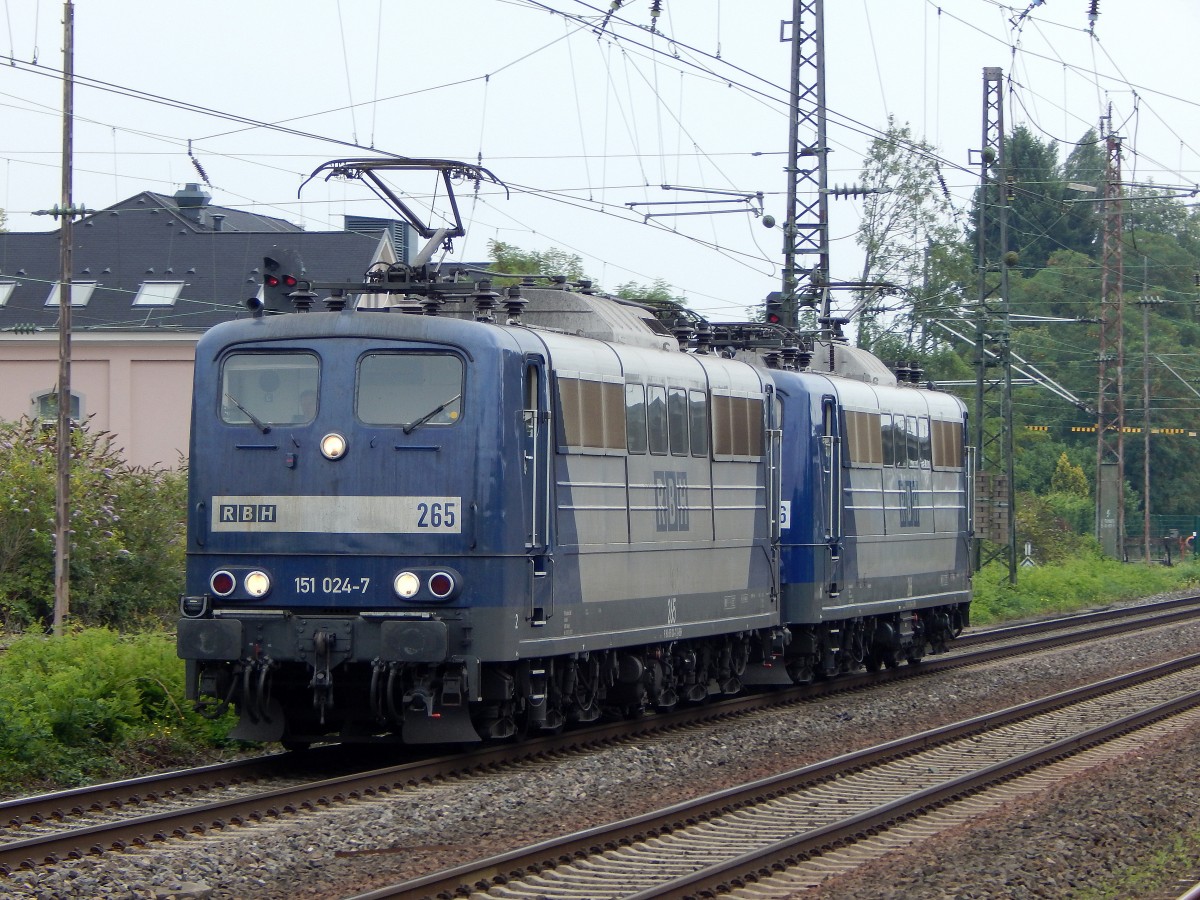 151 024-7 kam mit 151 084-1 als Lokzug durch Hilden gefahren.

Hilden 08.08.2015