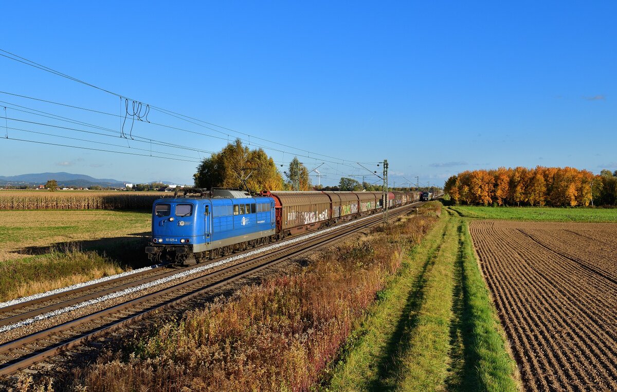 151 025 mit einer Übergabe am 22.10.2021 bei Stephansposching.