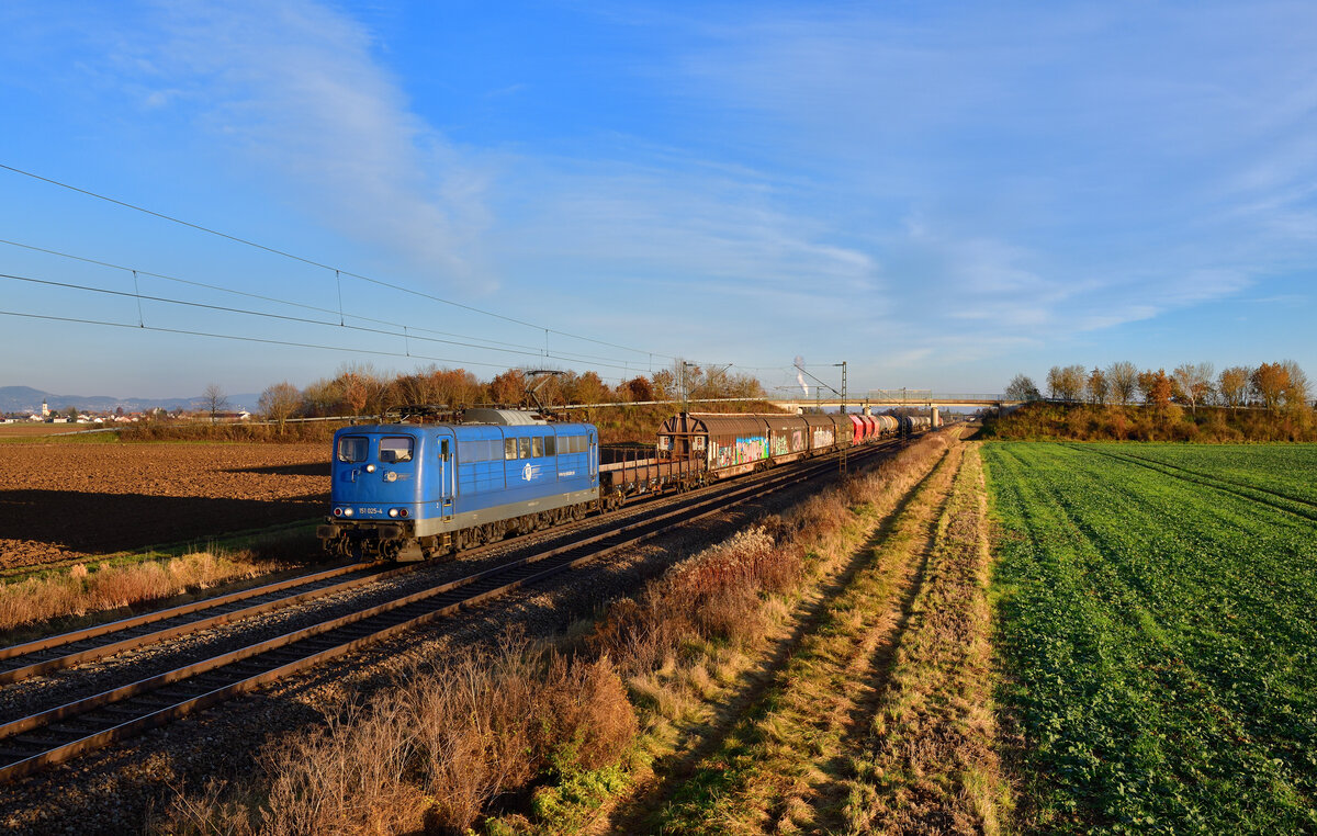 151 025 mit einer Übergabe am 23.11.2021 bei Strasskirchen.