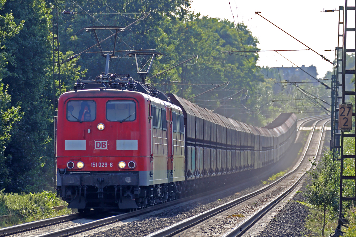 151 029-6 mit 151 129-4 am BÜ KM27,298 auf der Hamm-Osterfelder Strecke in Recklinghausen 10.9.2015