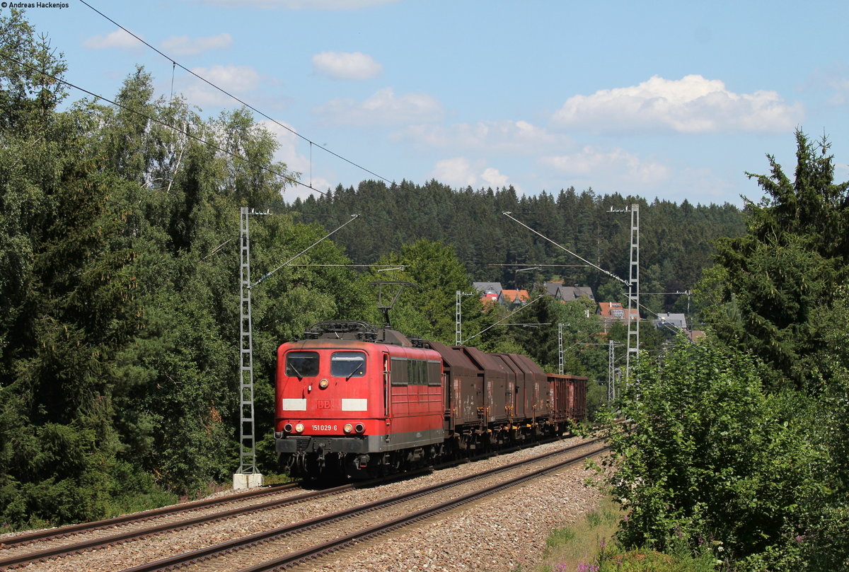 151 029-6 mit dem EK 68244 (Villingen(Schwarzw)-Offenburg Gbf) bei St.Georgen 26.7.18