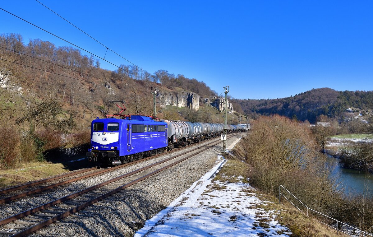 151 033 mit DGS 45631 am 08.02.2023 bei Hagenacker.