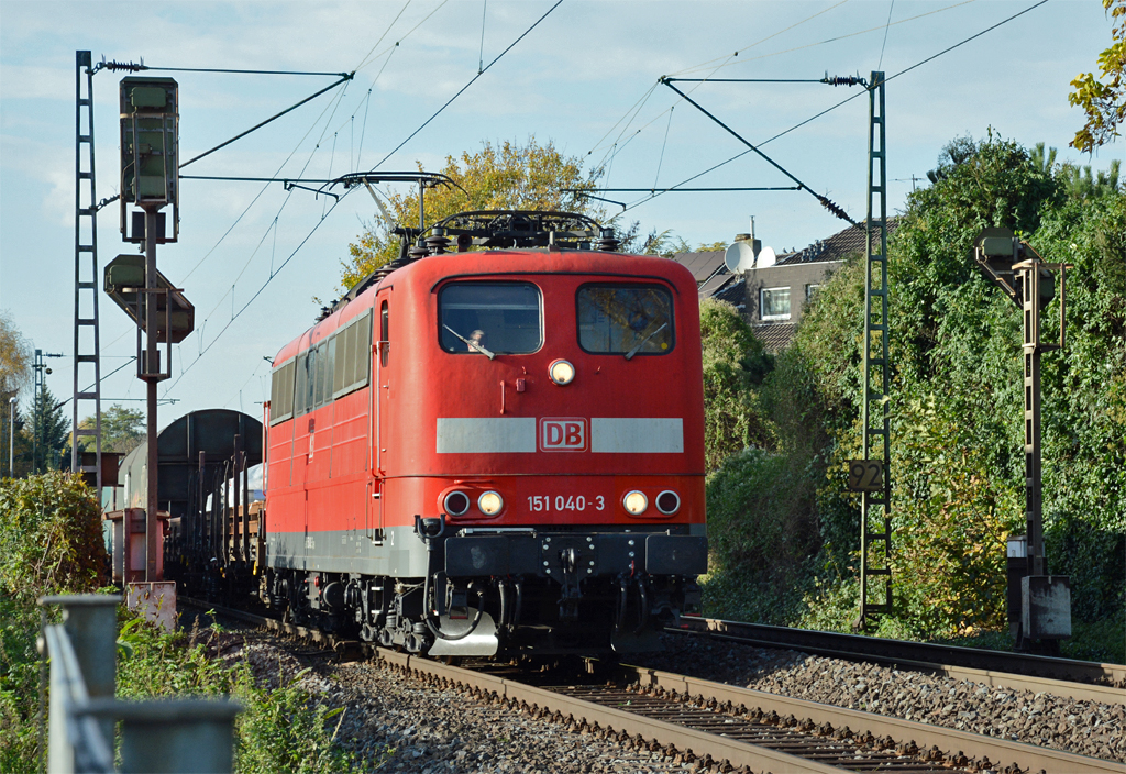151 040-3 mit gem. Güterzug durch Bonn-Beuel - 01.11.2014