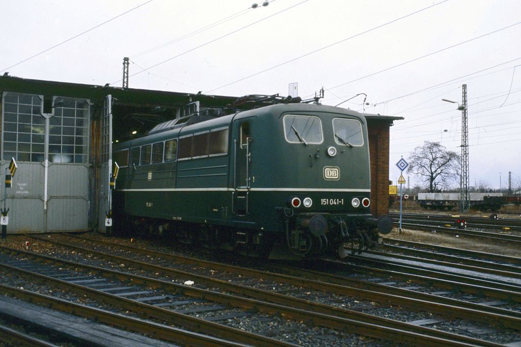 151 041 in Nürnberg Rbf, 30.12.1987