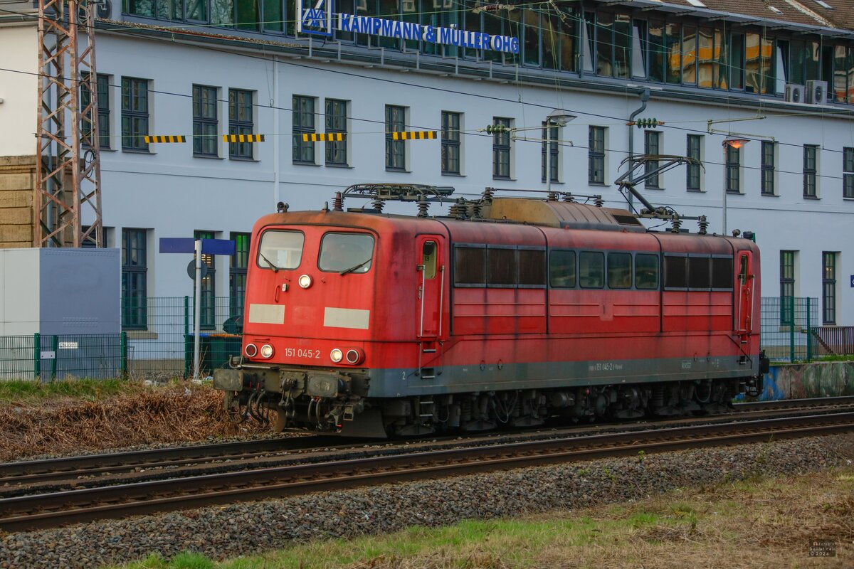 151 045-2 in Wuppertal, März 2024.