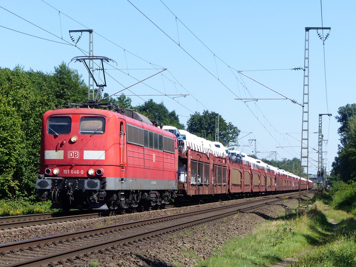 151 046 mit Auto-Ganzzug in Rheine=Bentlage, 20.07.16