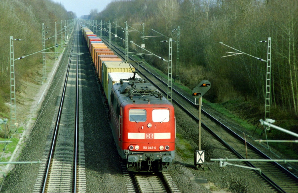 151 048 mit IK 50492 (Maschen Rbf–Bremerhaven-Speckenbttel) am 17.02.2007 zwischen Tostedt und Lauenbrck