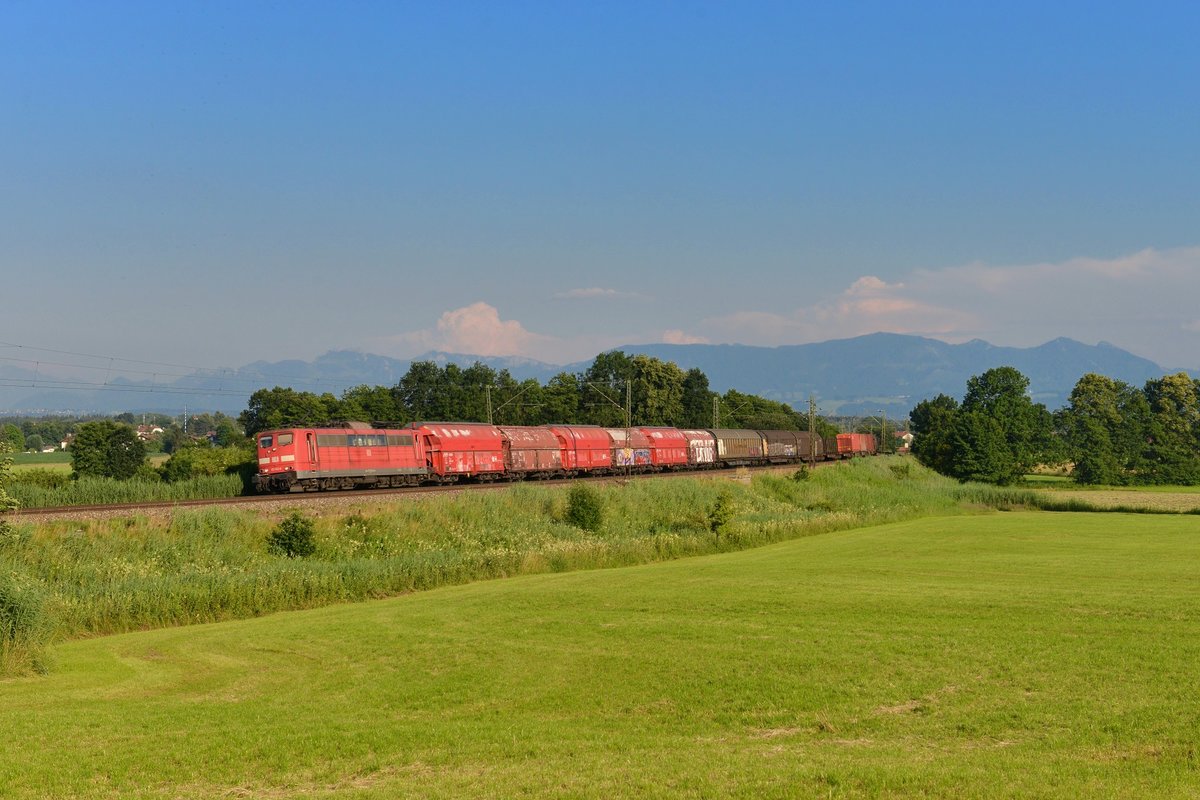 151 052 mit einem Güterzug am 02.07.2015 bei Rann.