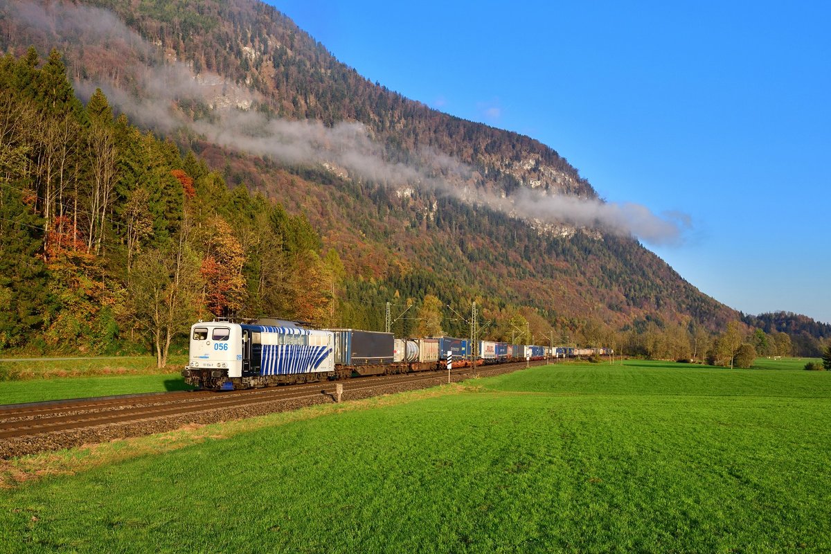 151 056 mit DGS 43125 am 26.10.2019 bei Niederaudorf.