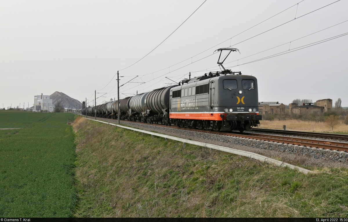 151 057-7 (162.004  Fitzcarraldo ) kommt mit Kesselwagen durch Teutschenthal Richtung Halle (Saale) gefahren.

🧰 Hector Rail AB
🕓 13.4.2022 | 15:30 Uhr