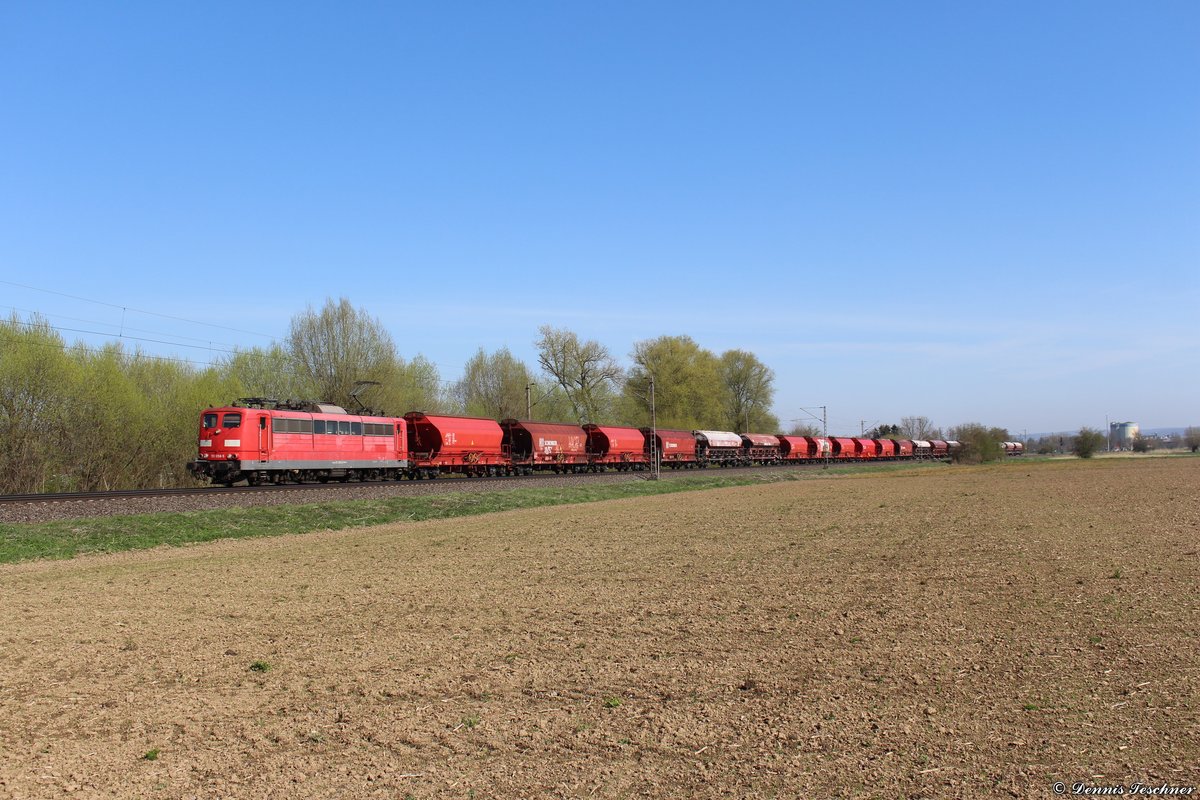 151 058 Railpool zieht Schüttgutwagen bei Klein Schneen am 21.04.2021 in Richtung Süden!