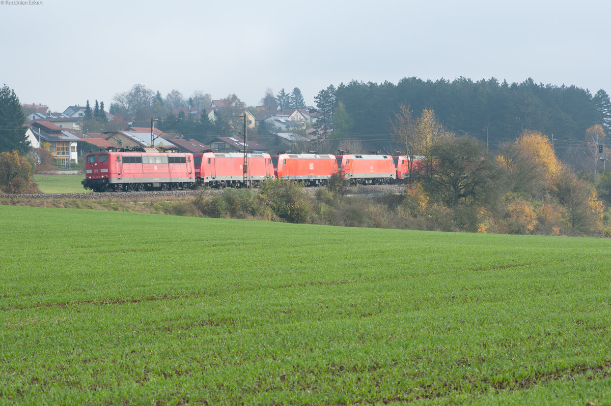 151 059-3, 185 380-3, 185 072-6, 152 042-8, 152 100-4 und 152 165-7 als Lokzug Richtung Nürnberg bei Laaber, 04.11.2016