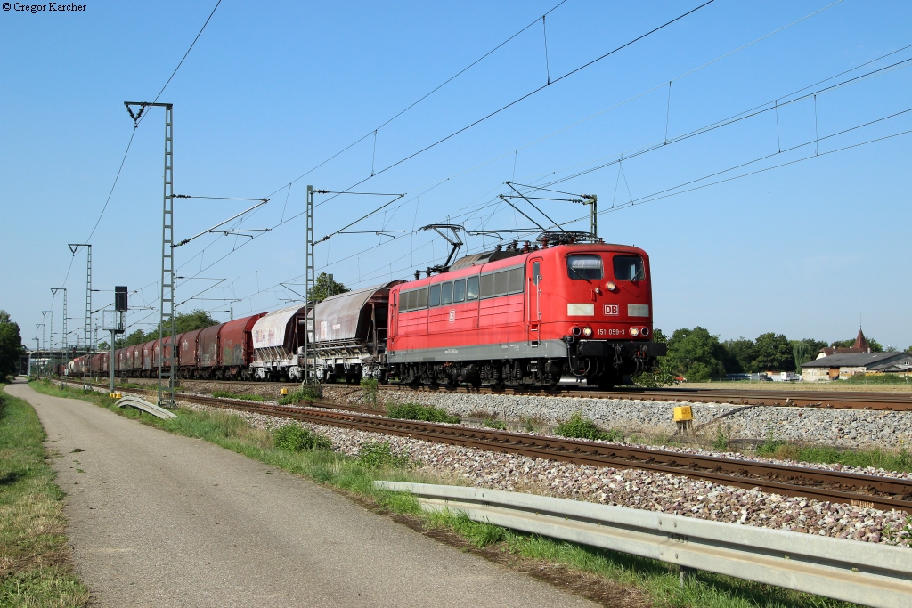 151 059-3 mit gemischten Güterzug Richtung Norden beim Abzweig Bruchsal-Nord, 24.07.2014.