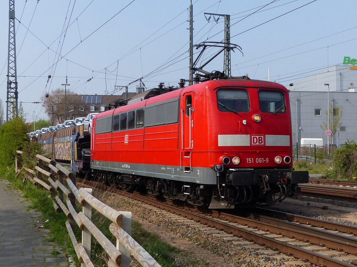 151 061 mit Auto-Leerpark in Rheine, 24.04.15