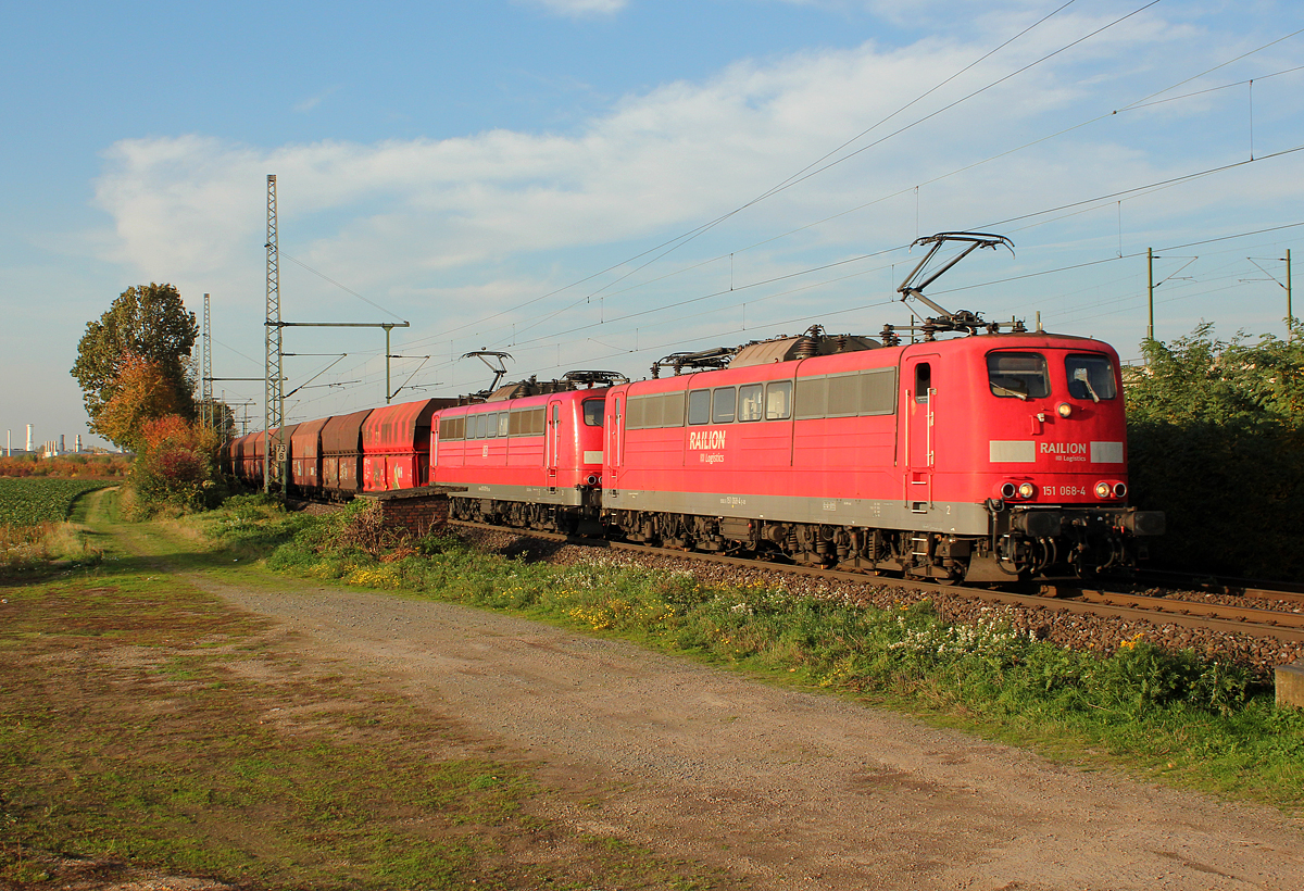 151 068-4 & 151 075-9 bei Porz Wahn am 22.10.2013