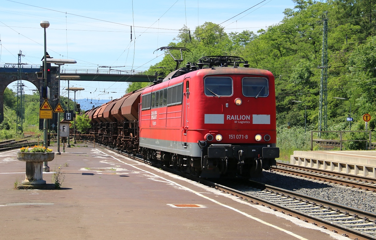 151 071-8 mit Kalizug in Fahrtrichtung Norden. Aufgenommen am 07.06.2014 in Eichenberg.