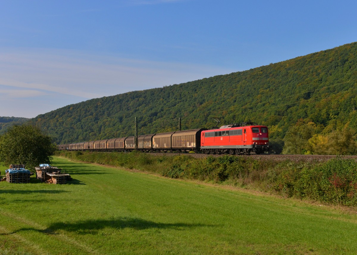 151 073 mit einem Güterzug am 28.09.2013 bei Wernfeld.