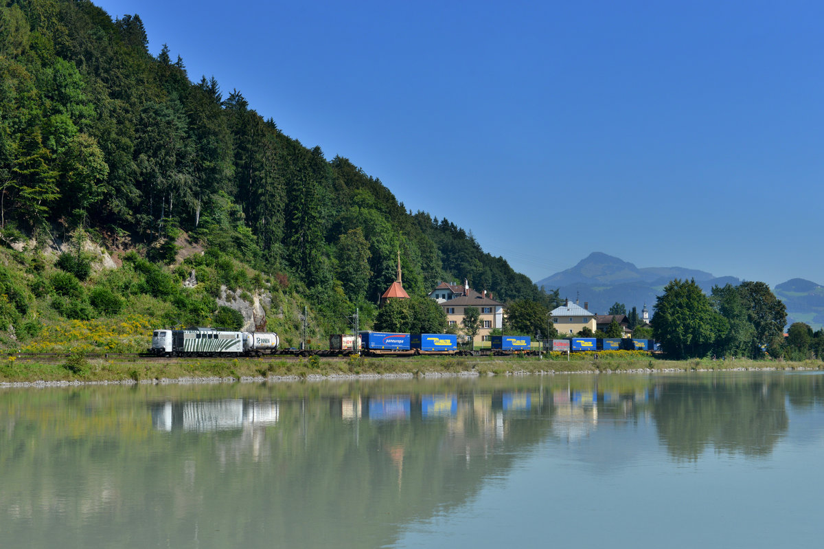 151 074 mit DGS 43125 am 27.08.2016 bei Kufstein. 