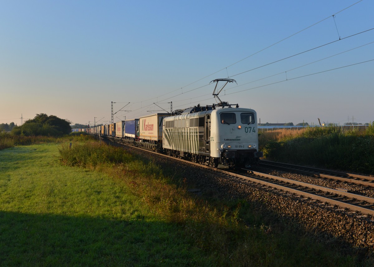 151 074 mit DGS 43848 am 12.09.2015 bei Plattling.