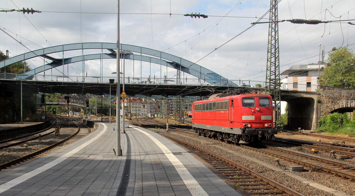 151 077-5 von DB-Railpool kommt als Lokzug aus Aachen-West nach Köln-Gremberg und kommt aus Richtung Aachen-West,Aachen-Schanz und fährt durch Aachen-Hbf in Richtung Aachen-Rothe-Erde,Aachen-Eilendorf in Richtung Stolberg-Hbf(Rheinland)Eschweiler-Hbf,Langerwehe,Düren,Merzenich,Buir,Horrem,Kerpen-Köln-Ehrenfeld,Köln-West,Köln-Süd. Aufgenommen vom Bahnsteig 6 vom Aachen-Hbf. 
Am 13.8.2018.