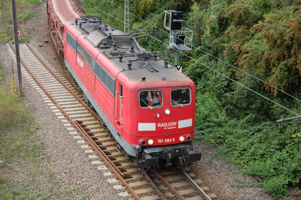 151 082-5 am 31. August 2013 bei der Ausfahrt aus dem Rangierbahnhof in Kornwestheim.