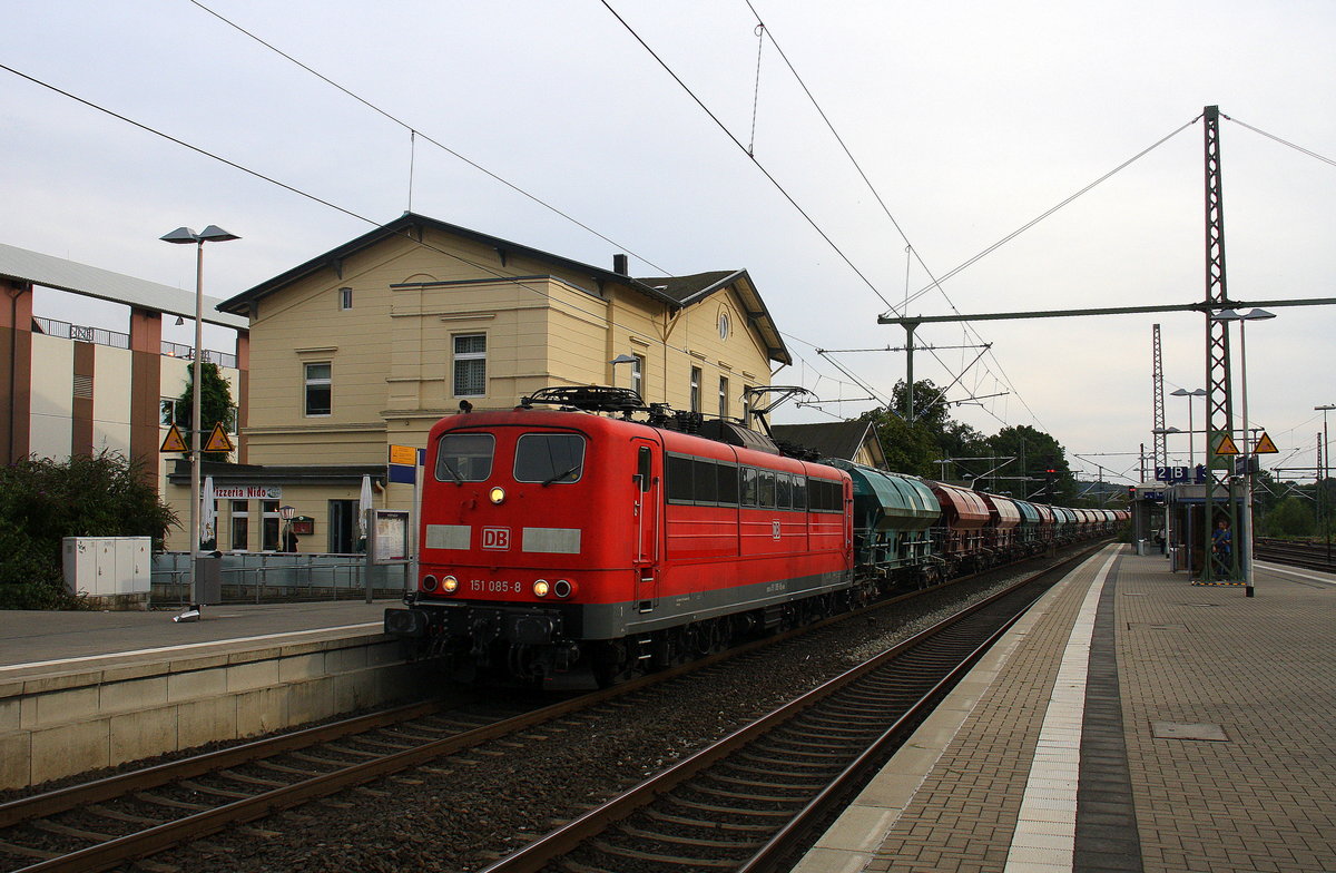 151 085-8 DB kommt aus Richtung Aachen-West,Laurensberg,Richterich,Kohlschid durch Herzogenrath mit einem Kalkzug aus Marche-les-Dames(B) nach Hagen-Halden(D) und fährt in Richtung Hofstadt,Finkenrath,Rimburg,Übach-Palenberg,Zweibrüggen,Frelenberg,Geilenkirchen,Süggerrath,Lindern,Brachelen,Hückelhoven-Baal,Baal,Erkelenz,Herrath,Beckrath,Wickrath,Rheydt,Mönchengladbach. 
Aufgenommen vom Bahnsteig 2 in Herzogenrath. 
Am Nachmittag vom 22.9.2016.