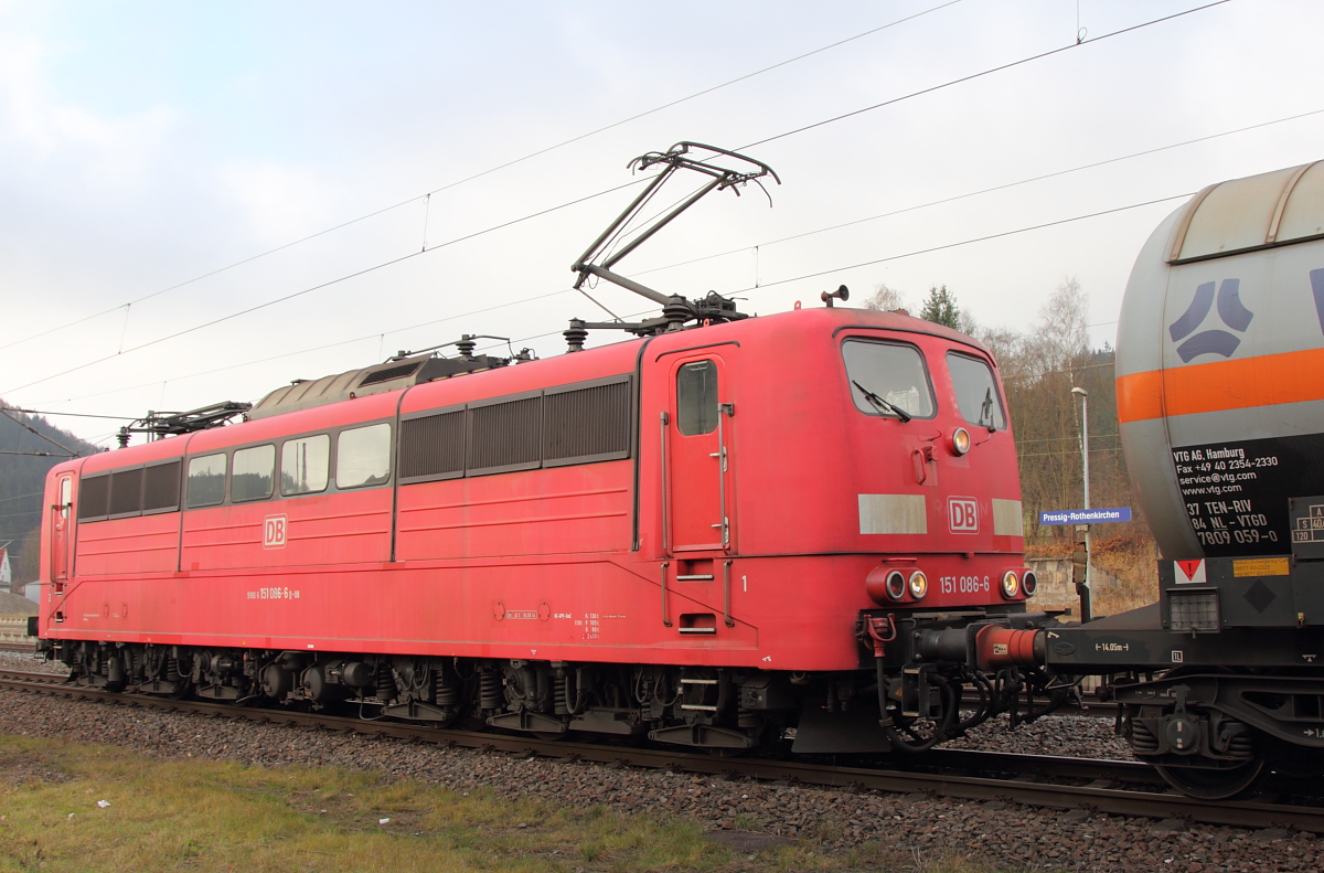 151 086-6 DB Cargo in Pressig/ Rothenkirchen am 24.11.2016.