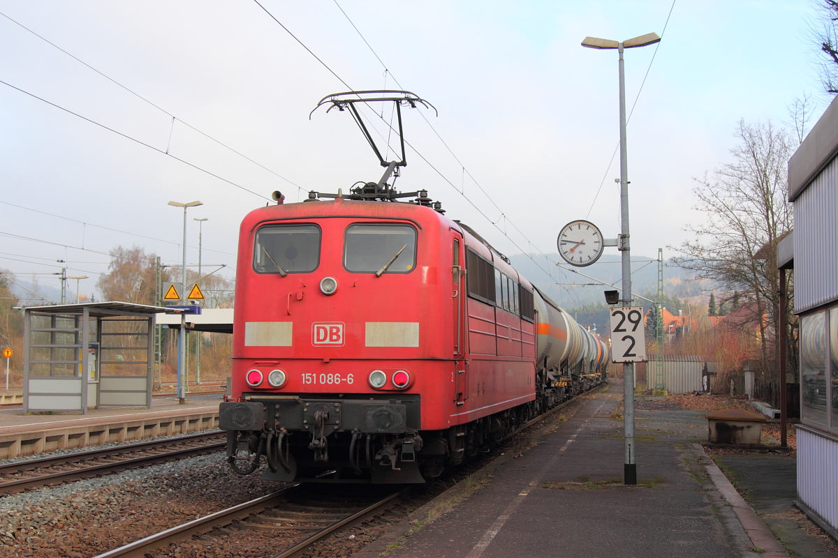 151 086-6 DB Cargo in Pressig/ Rothenkirchen am 24.11.2016.