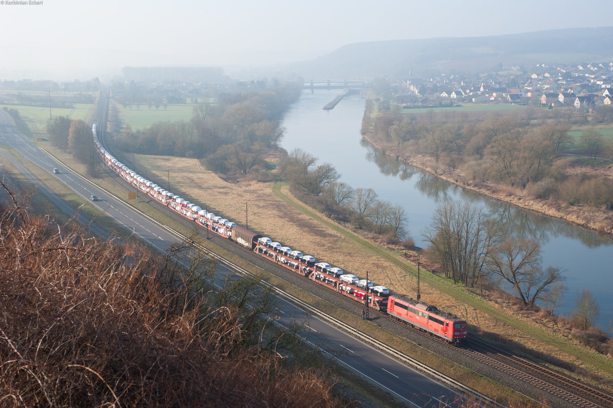 151 099-9 mit einem Autotransportzug bei Himmelstadt Richtung Gemünden (Main), 16.03.2017