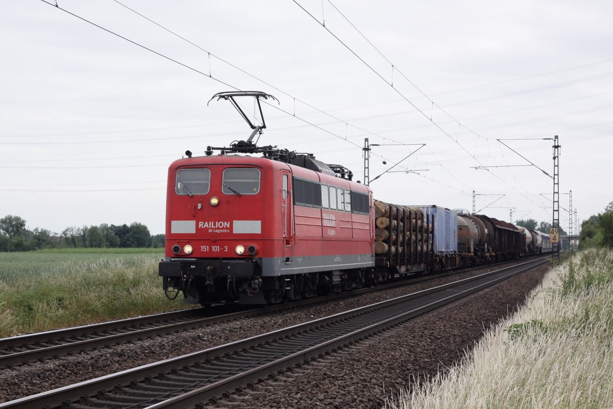 151 101-3 DB vor einem gem. Güterzug - Streckenabschnitt Gernsheim / Groß Gerau - 10.06.2015